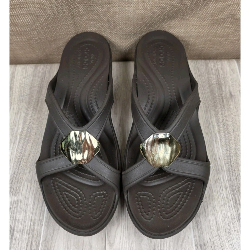 Crocs Sanrah Hammered Gold Tear Drop Slip On Brown Wedge Sandals Womens Size 8